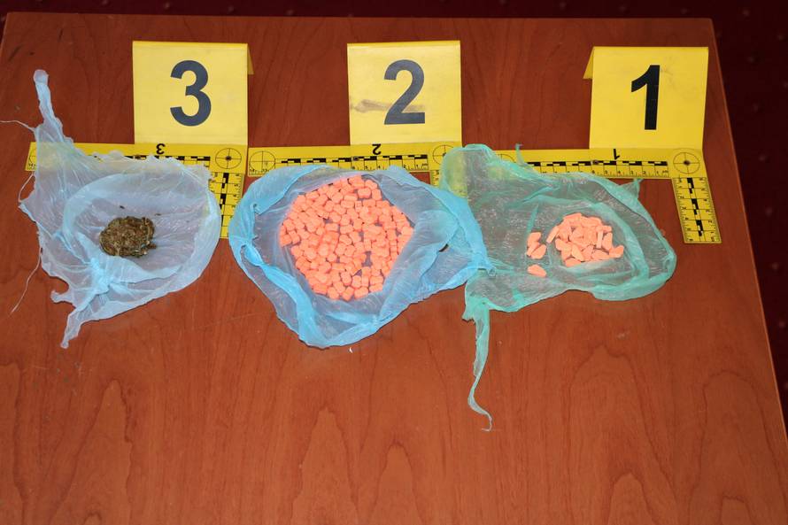 Imao 148 ecstasyja  i 3,4 gr. marihuane: Uhitili dilera (21)