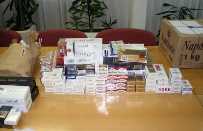 Pokušali prošvercati 1070 kutija cigareta u Hrvatsku