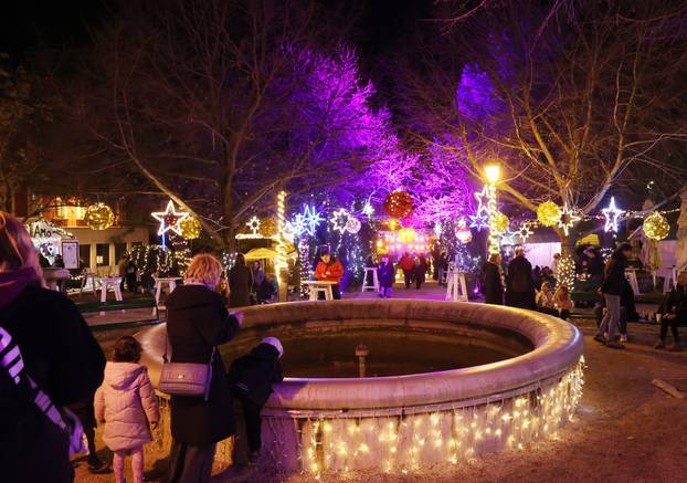 Šibenik: Šibenska Adventura zapo?ela koncertom Parnog valjka u perivoju Roberta Visianija