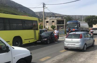Solin: Sudarili se bus, dva auta i cisterna, nema ozlijeđenih