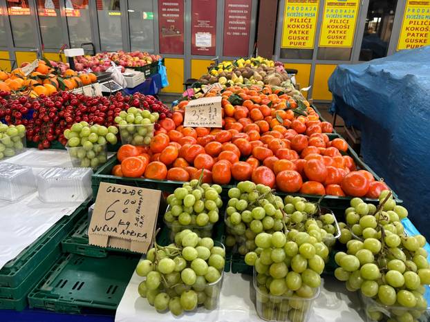 Bili smo na tržnici u Utrini: Evo kakve su cijene uoči Uskrsa!