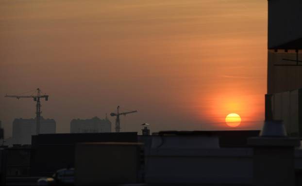 Zagreb: Izlazak sunca iznad krovova zgrada