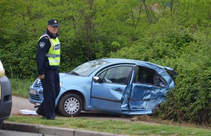 Dostavno vozilo sletjelo je s ceste u Bribinju, vozač mrtav