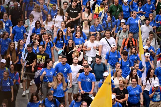 Zagreb: Povorka Antunovskog hoda na putu prema bazilici svetog Antuna Padovanskog