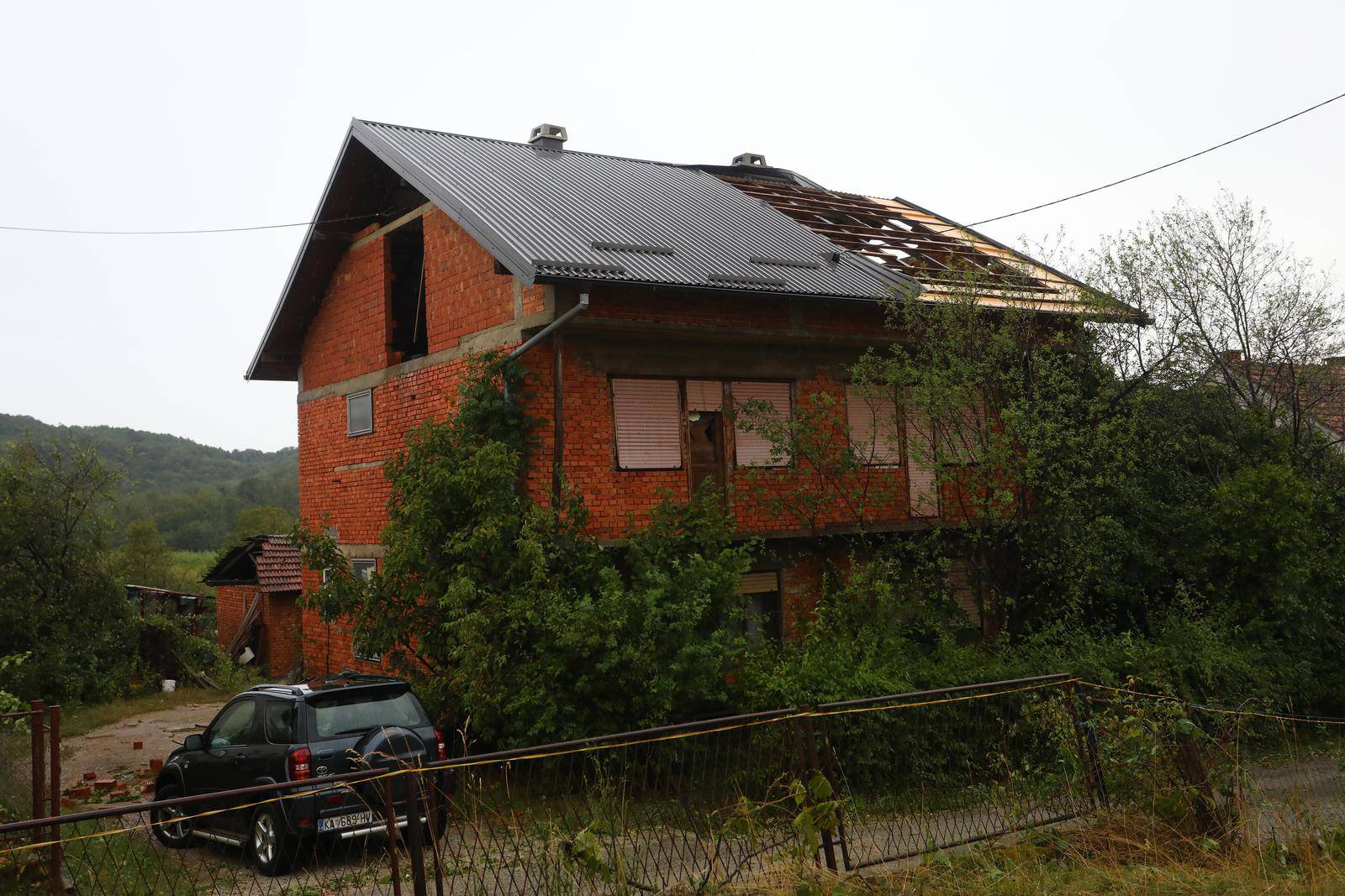 Snažno nevrijeme pra?eno kišom i olujnim vjetrom protutnjalo je Karlovcem i okolicom