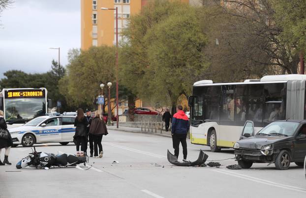 Split: Policijski o&ccaron;evid nakon sudara motocikla i automobila