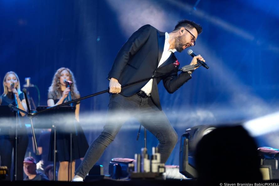 Graši se na pozornici pridružio Tonči: 'Ovo je familijarna večer'