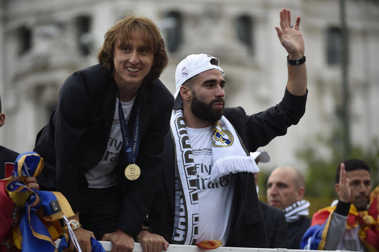 CHAMPIONS LEAGUE: EL REAL MADRID OFRECE LA COPA DE LA CHAMPIONS LEAGUE A LA CIBELES Y SU AFICION