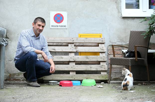 Zagreb: Performer Siniša Labrovi?