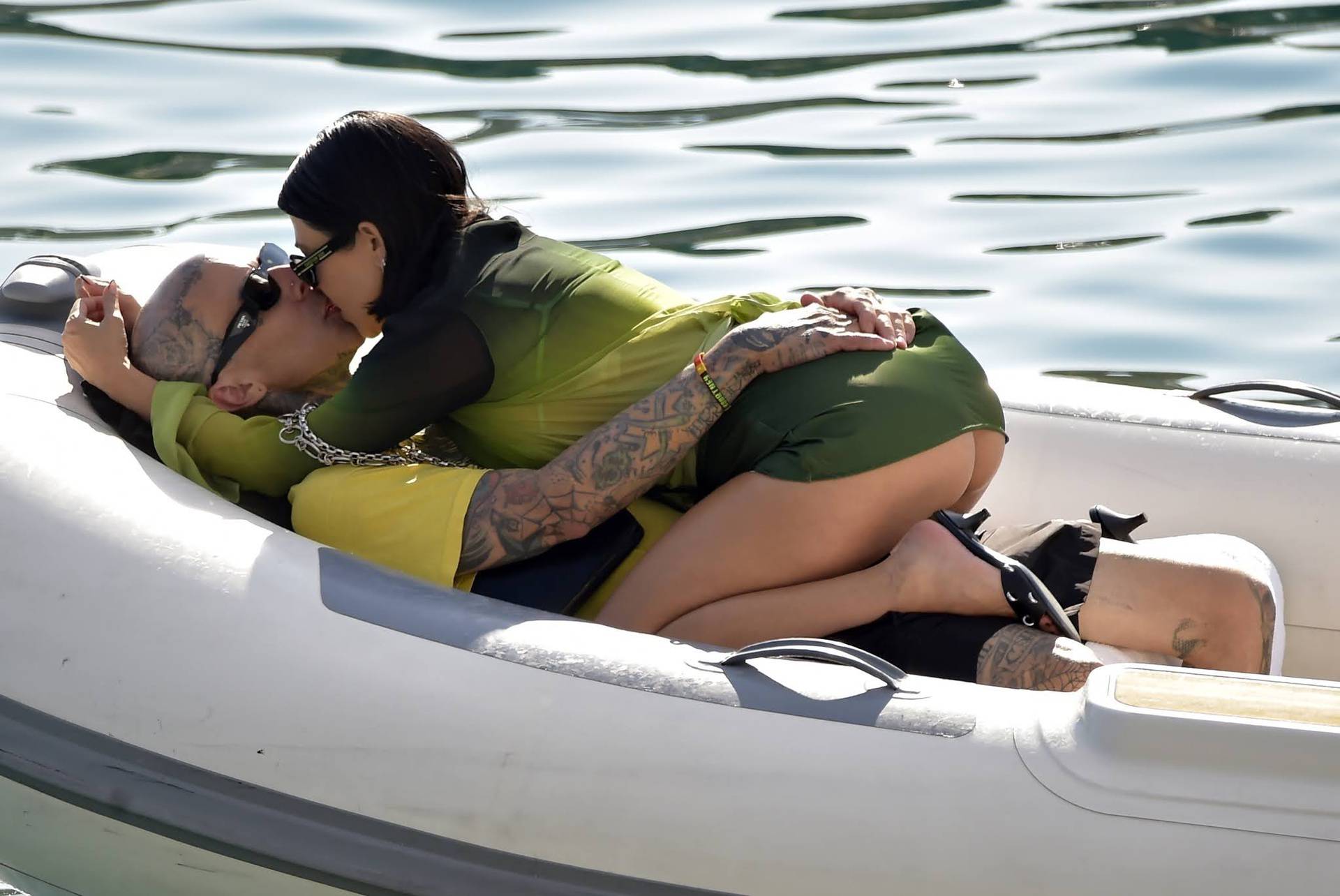 Kardashian izmjenjivala strasti s novim dečkom, bivši partneri komentirali su njene vruće fotke