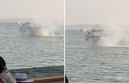 VIDEO Katamaran isplovio iz splitske luke i zapalio se
