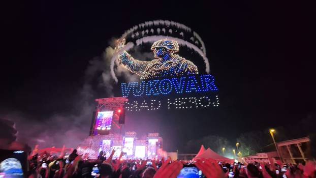 FOTO Spektakularna predstava dronova na nebu: Odali počast svim brigadama i Vukovaru