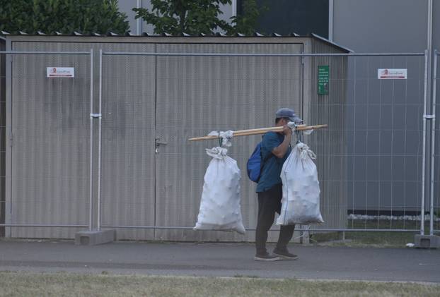 Zagreb: Čišćenje Bundeka jutro nakon Thompsonovog koncerta
