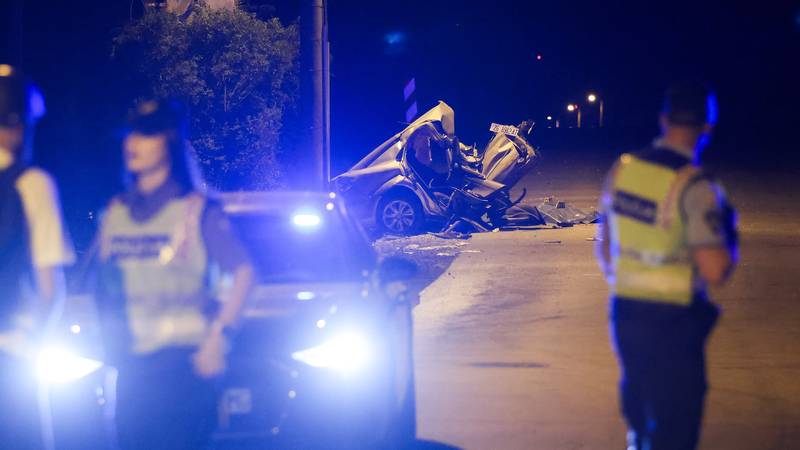 STRAVIČNI PRIZORI TEŠKE NESREĆE U ZAGREBU Auto se prepolovio, čovjek poginuo