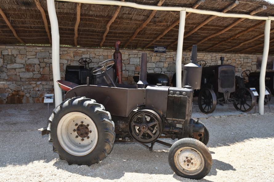 Silvio je naš kralj traktora: U kolekciji ima Ferrari, Porsche...