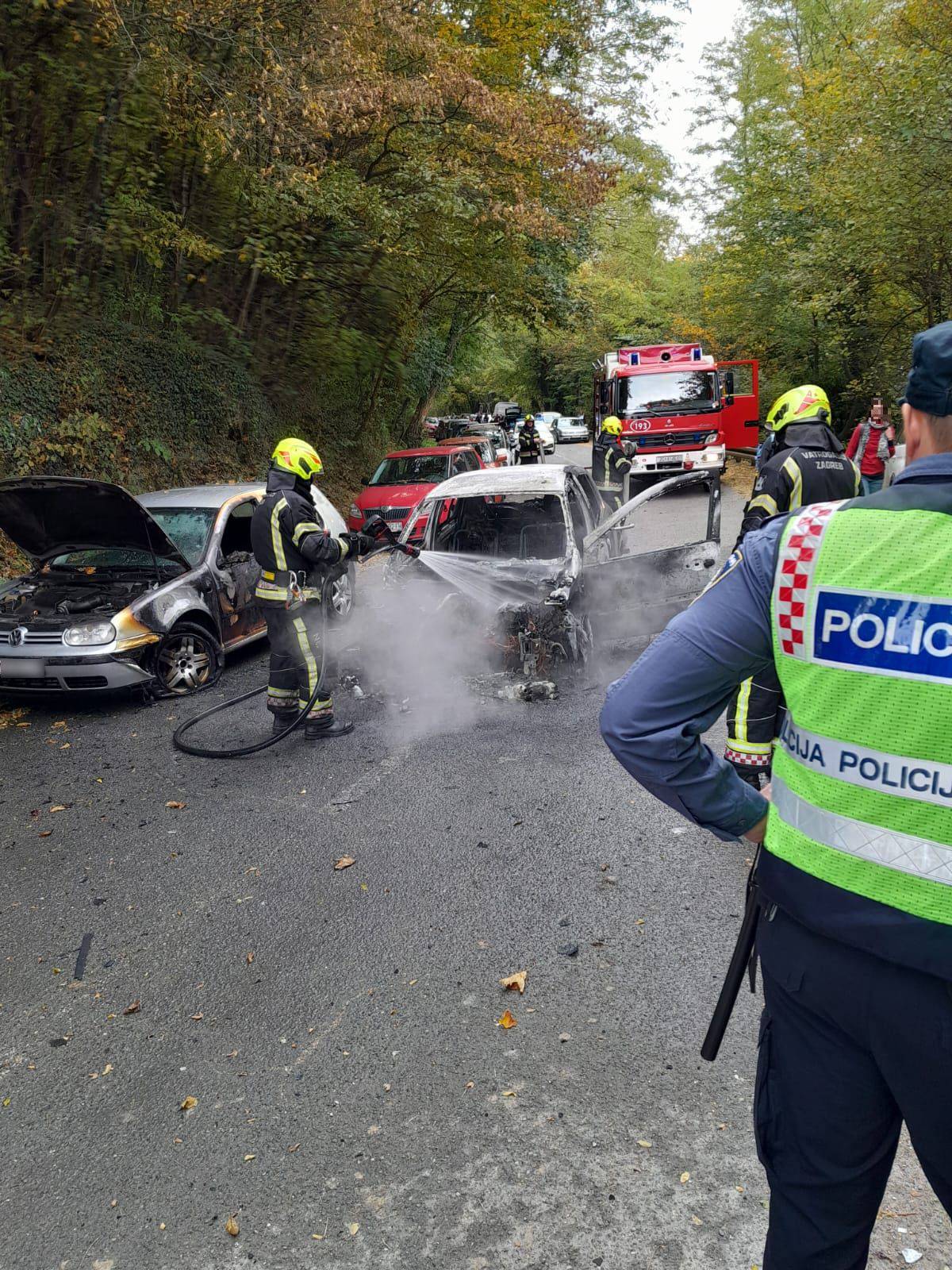 VIDEO Izgorio auto u Zagrebu, vatra zahvatila još dva: 'Tako je gorjelo da su se felge topile...'