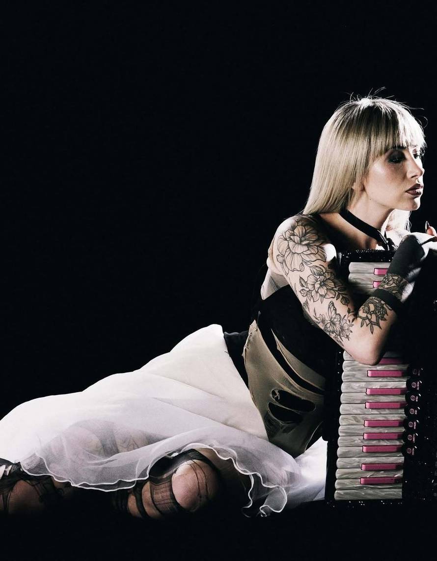 Stela Rade na Doru ide s 'Nema te': Pjevam o ljubavi, a plesom na šipki jačam psihu i tijelo