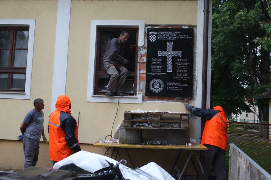 'Nismo fašisti! Ploča sa svim oznakama ide na drugo mjesto'