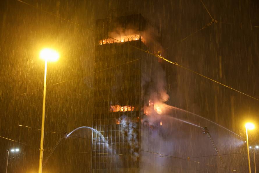 Zagreb: Pozar u Vjesnikovom neboderu