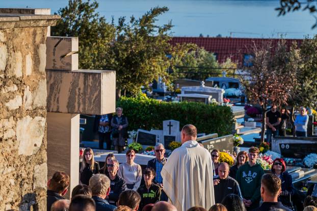 Kaštel Stari: Groblje Sv. Nikole i misa povodom blagdana Svih svetih