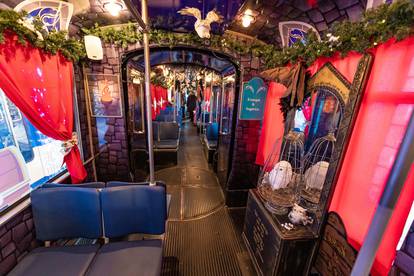 Osijek: Tvrtka GPP uredila je dva tramvaja u sklopu novogodišnjih i božićnih blagdana