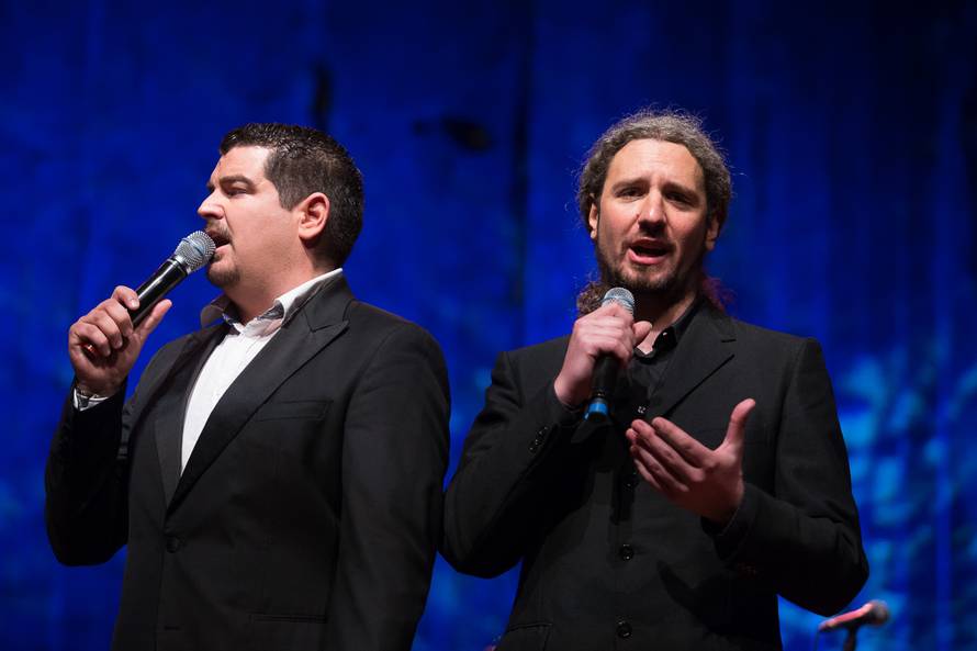 Publika nije prestajala pljeskati klapama Iskon, Šufit i Cambi