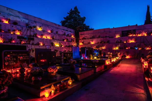 Pula: Obilazak grobova noću uoči blagdana Svih svetih