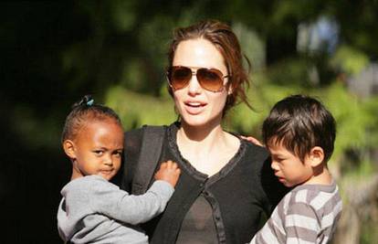 Angelinin Pax službeno postao Jolie-Pitt