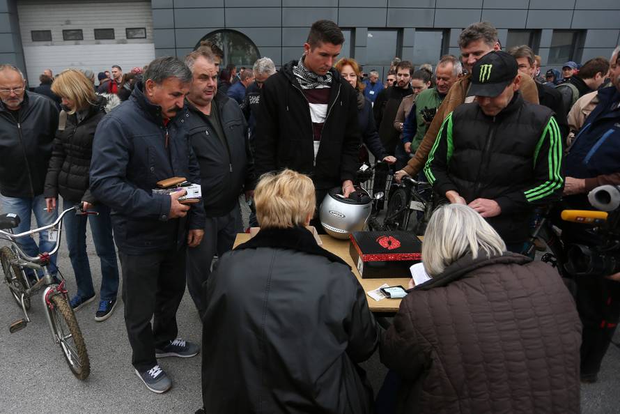 Došli,  vidjeli i  - kupili: Policija rasprodala pronađene artikle