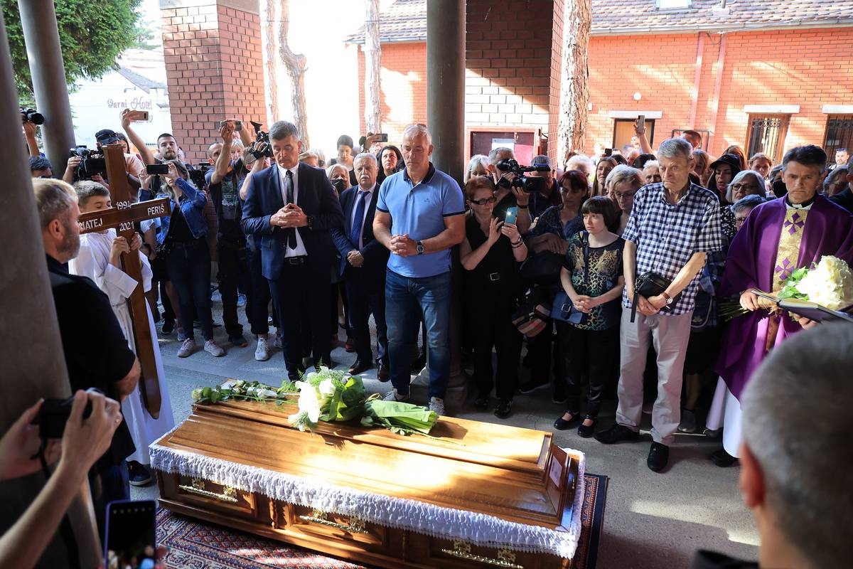 Nenad Periš objavio emotivnu pjesmu Olivera: 'Ne ostavljaj me sad u ponoru bez dna..'