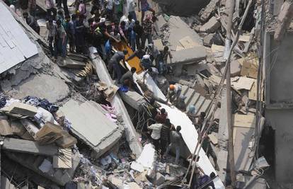 Bangladeš: Srušila se zgrada, poginulo je najmanje 70  ljudi