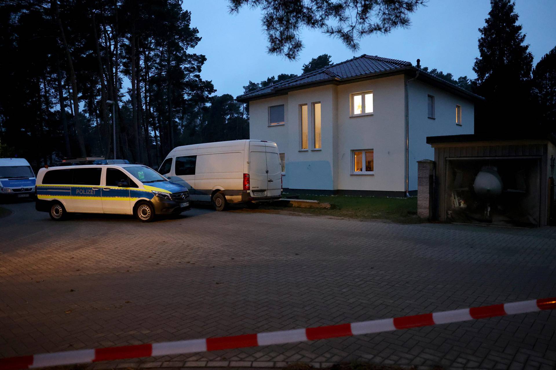 German police find five dead from shooting and stabbing