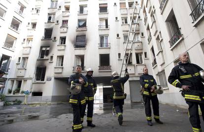 Drama u Parizu: Požar buknuo u zgradi, ozlijeđeno je 16 ljudi