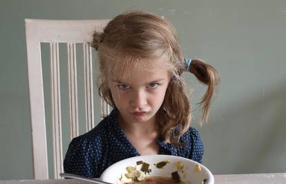 Rat za stolom: Dijete će jesti ako sudjeluje u pripremi hrane