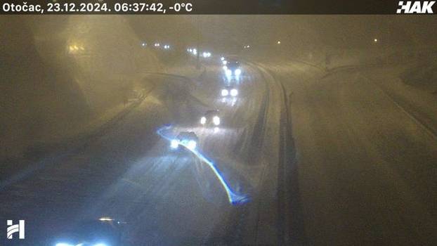 FOTO Snijeg zameo Hrvatsku! Pogledajte kako izgledaju ceste. Zbog mećave su zatvorili dio A1