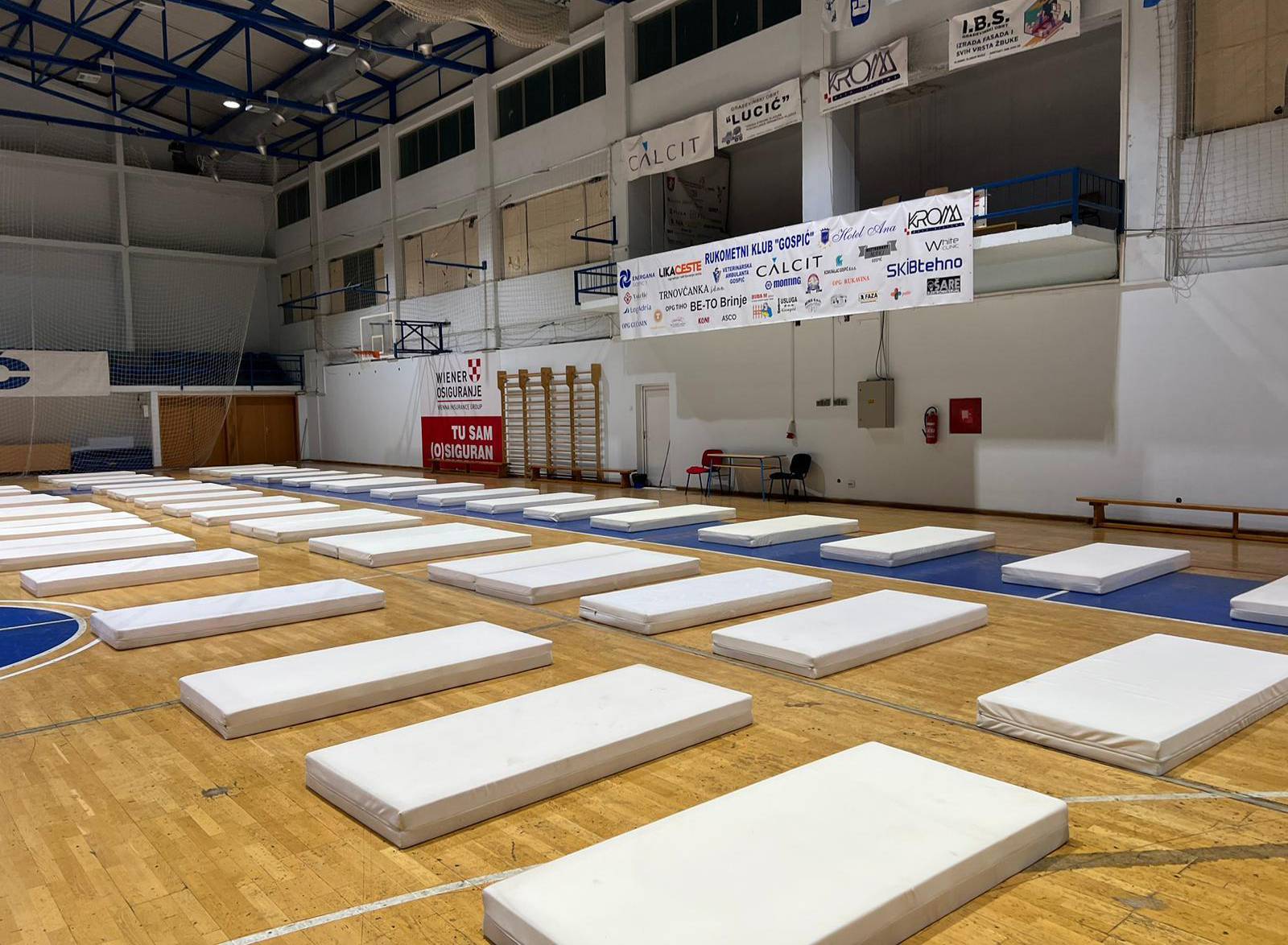 Sportsku dvoranu u Gospiću su pretvorili u prihvatni centar