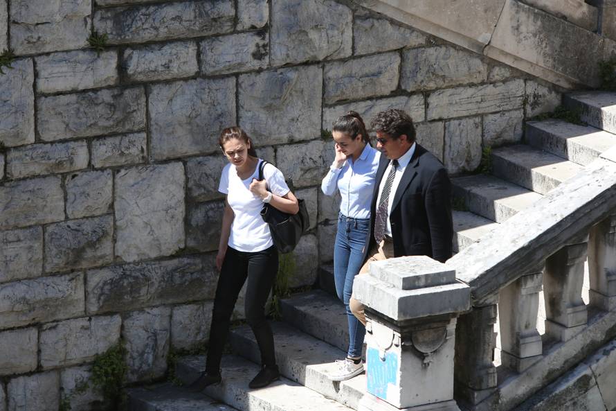 Nožem izbola sestru blizanku: 'Dajana je maltretirala Saru...'