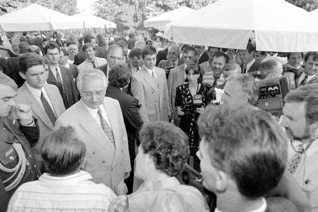 Zagreb: Franjo Tuđman primio je sudionike Druge konvencije Hrvatskog svjetskog kongresa, 2.7.1994.