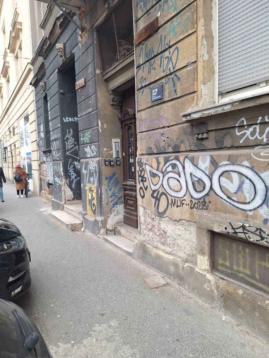 FOTO Pala žbuka u Branimirovoj ulici: 'Žena je zamalo poginula'