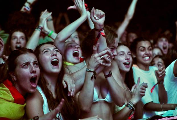 Španjolski navijači nakopn pobjede slavili na ulicama Splita 