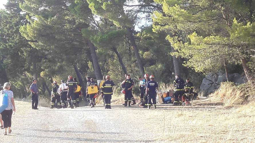 Kod Knina buknuo novi požar: Vatra guta šumu na Biokovu