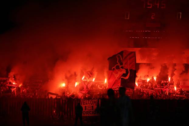 Vinkovci: Torcida bakljama gađala navijače Cibalije