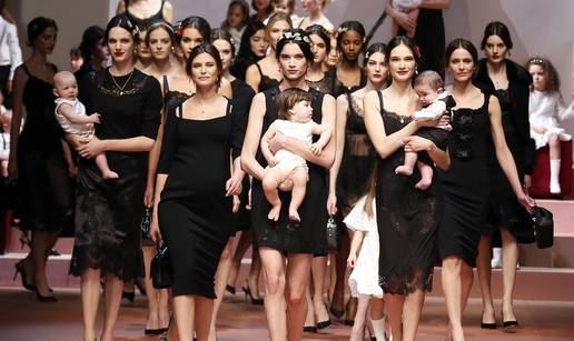 Slatke bebe na pisti u Milanu: Dolce&Gabbana slavi majke