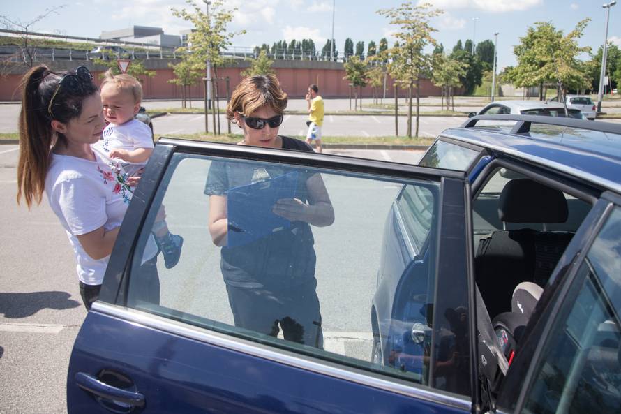 Dijete mora biti sigurno u sjedalici, namještanje je važno