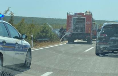 Vozač automobila ozlijeđen u sudaru s kamionom kod Drniša
