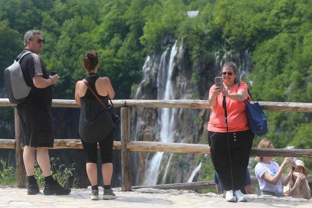 Turisti na Plitvicama