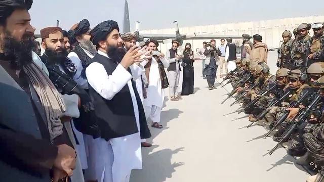 Taliban spokesman Zabihullah Mujahid speaks to Badri 313 military unit at Kabul's airport