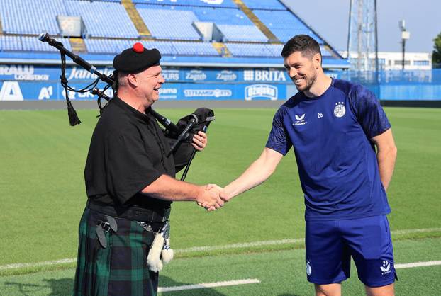 Zagreb: Udruga Tartan Army Croatia uručila je Scottu McKenni plaketu za doživotno članstvo u udruzi