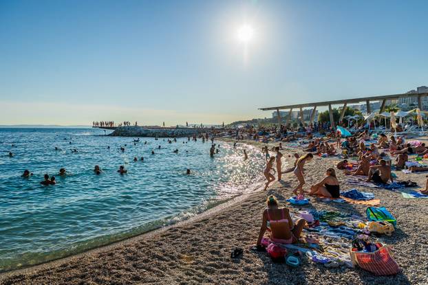 Split: Ljetni ugođaj na novouređenoj plaži Žnjan