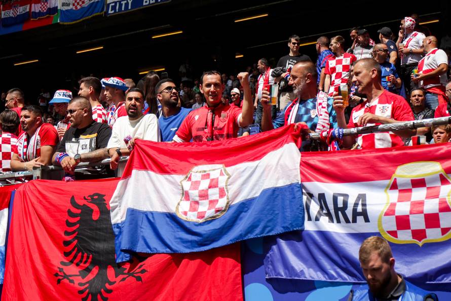 Hamburg: Navijači uoči početka utakmice Hrvatske i Albanije u 2. kolu skupine B na Europskom prvenstvu